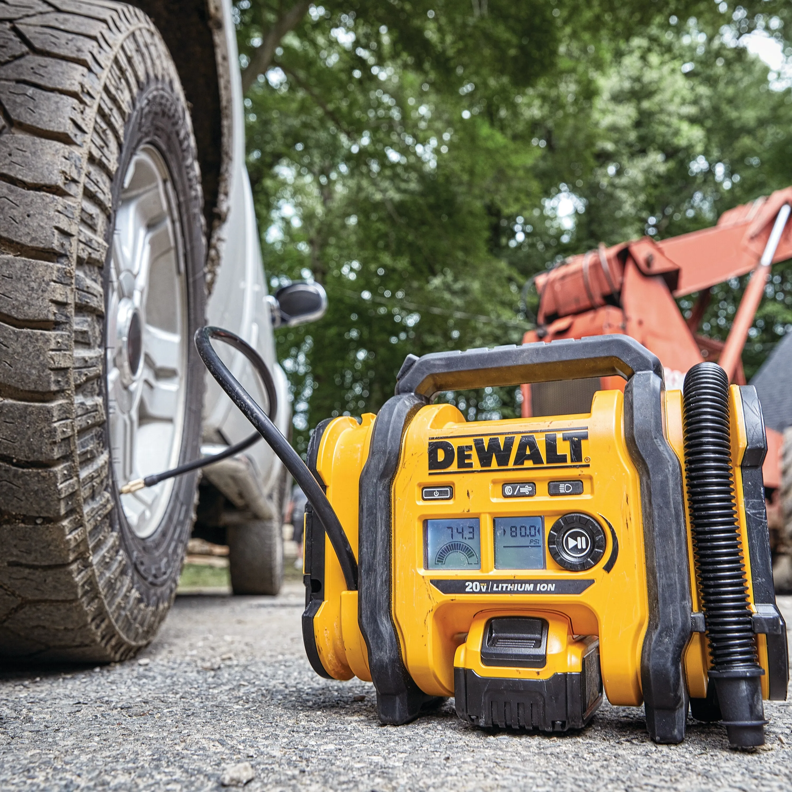 DeWalt DCC020IB 20V Max Corded/Cordless Air Inflator