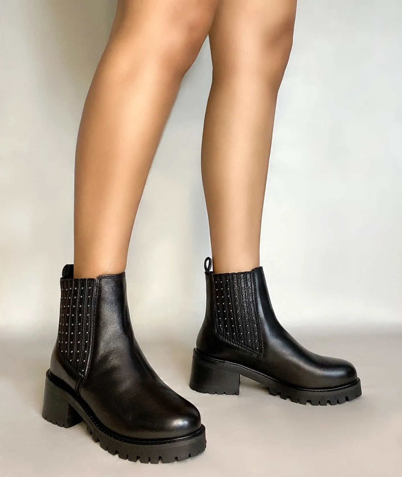 Saka Black Studded Chelsea